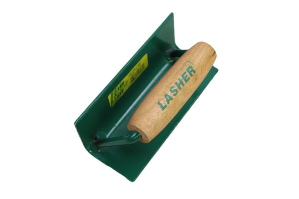 LASHER TROWEL CORNER COVE INSIDE WOODEN HANDLE 150MM FG10184